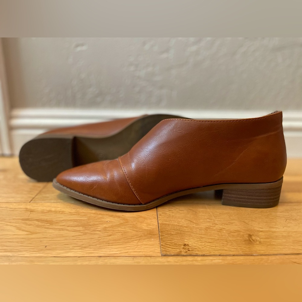 Universal Thread Leather Flats